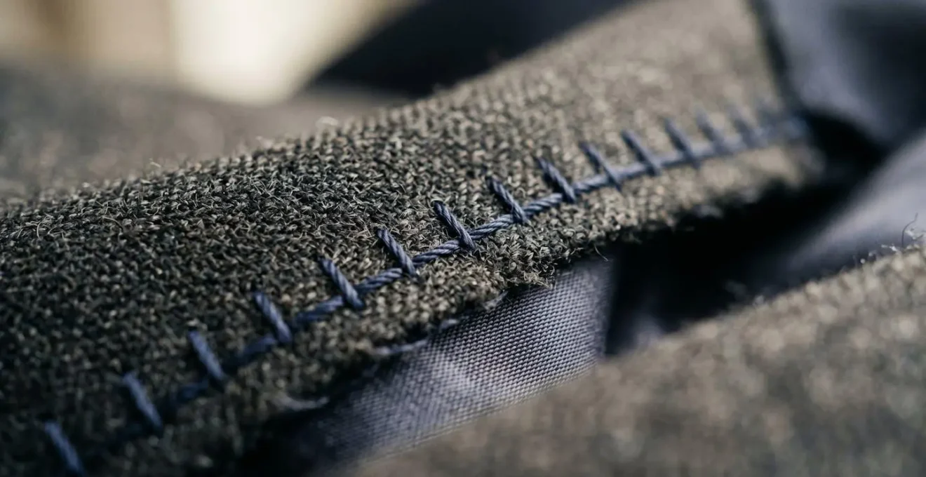 Détails de création et d'artisanat dans l'univers de la mode masculine
